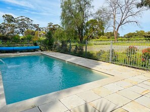 Sesongbasert utendørsbasseng