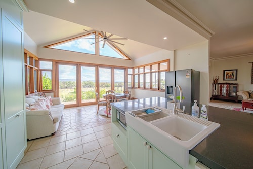 Condor Estate with Vineyard & Fireplace