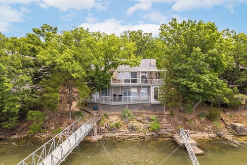 Leisure Place - Lakefront house w/dock in Ideal location