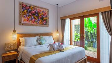 Superior Double Room | Minibar, in-room safe, desk, laptop workspace