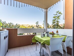 Outdoor dining - Nice apartment for 4 people with A/C, pool, WIFI and terrace (Agde)
