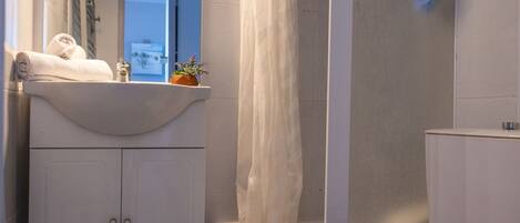 Cabinetry, Wood, Interior Design, Floor, Bathroom Cabinet, Wall, Material Property, Flooring, Hardwood