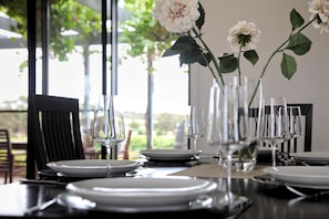 Comfort House, Garden View | In-room dining