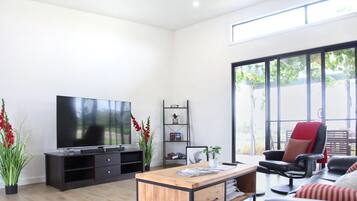 Comfort House, Garden View | Living area | Flat-screen TV