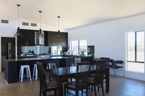 Rumah Comfort, pemandangan kebun | Dapur pribadi | Ketel listrik dan pemanggang roti