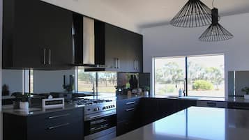 Comfort House, Garden View | Private kitchen | Electric kettle, toaster