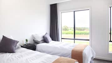 Comfort House, Garden View | 3 bedrooms, iron/ironing board, free WiFi