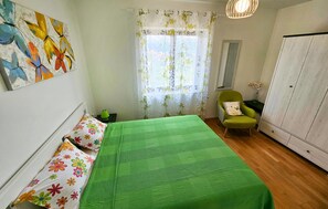 1 chambre, fer et planche à repasser, Wi-Fi gratuit, draps fournis