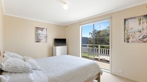 4 bedrooms, iron/ironing board, travel cot, Internet