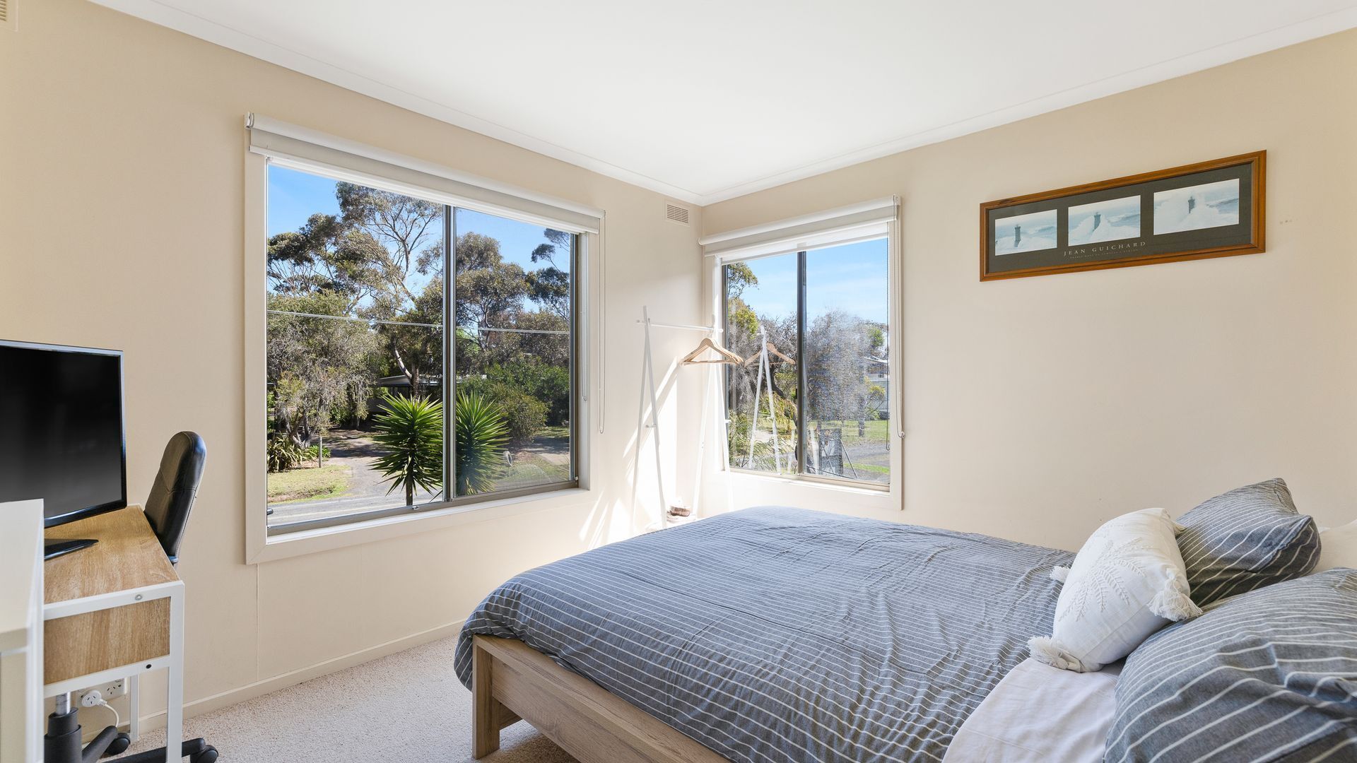 4 bedrooms, iron/ironing board, travel cot, Internet