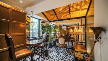 Signature Suite | In-room dining
