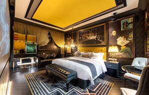 Habitación doble de diseñador, 1 cama King size, tina, vista al jardín | Sábanas de algodón egipcio, ropa de cama de alta calidad y edredón 