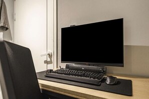 2PC room | Sängtillbehör av högsta kvalitet, skrivbord, gratis wi-fi och sängkläder