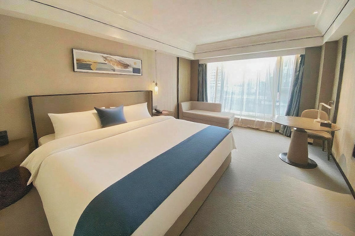 In-room safe, desk, laptop workspace, blackout curtains