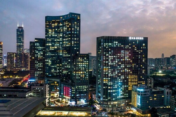 Front of property - Mehood Lestie International Hotel Linhexi Guangzhou East Railway Branch - Free Shuttle Bus to Canton Fair Complex During Canton Fair Period (Guangzhou)