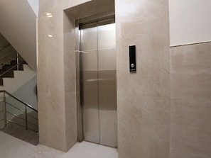 Exterior - HOTEL AVSK (New Delhi)