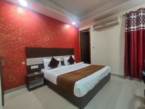 Deluxe Double Room | Free WiFi - HOTEL AVSK (New Delhi)