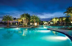 Pool - Spacious 2-bedroom condo in Orlando with WiFi, fitness room, free parking & more (Orlando)