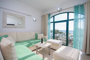 Family Apartment, 2 Bedrooms, Beach View, Beachfront | Living area