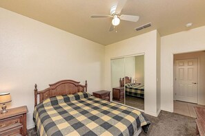 4 Schlafzimmer, Schreibtisch, Bügeleisen/Bügelbrett, kostenloses WLAN