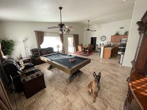 Smart TV, tenis de mesa y libros 