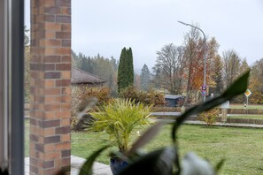 Property grounds - Apartment 'Naturoase Fichtelberg' with Private Terrace, Private Garden and Wi-Fi (Fichtelberg)