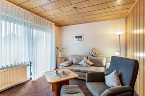 TV, stereo - Apartment 'Iberg' with Shared Garden, Balcony and Wi-Fi (Willingen (Upland))