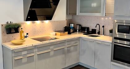 Apartamento 'Hochwertige Wohnung Frechen City' con terraza compartida, balcón y Wi-Fi