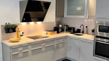 Kühlschrank, Mikrowelle, Geschirrspüler