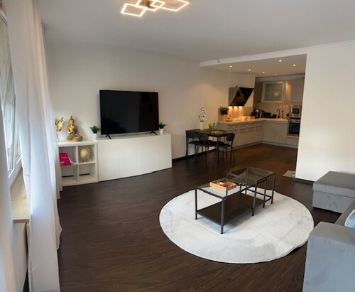 Apartment 'Hochwertige Wohnung Frechen City' with Shared Terrace, Balcony and Wi-Fi