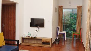 Cottage, 2 Bedrooms, Mountain View | Soundproofing, free WiFi