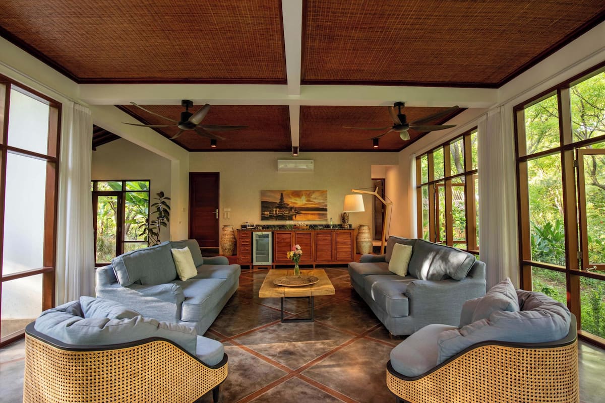 Panoramic Villa, 2 Bedrooms, Mountain View | Living room