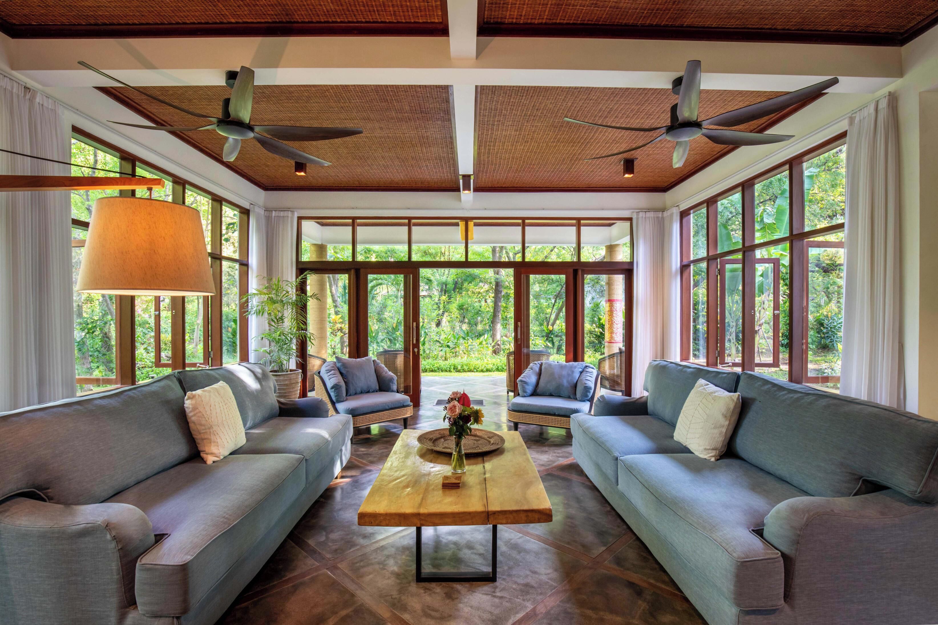 Panoramic Villa, 2 Bedrooms, Mountain View | Living room