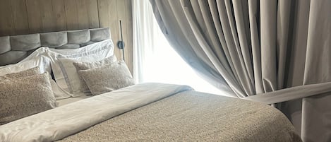 Zimmersafe, Verdunkelungsvorhänge, Bügeleisen/Bügelbrett