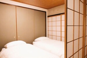 Room - naramachi (Nara)