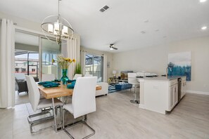 Dining - Modern Townhouse 4Bed/3Bath/Pool/5Min Disney (Kissimmee)