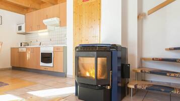 Réfrigérateur, micro-ondes, plaque de cuisson, lave-vaisselle