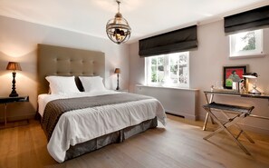 Minibar, individuelt dekorert, individuelt innredet og skrivebord