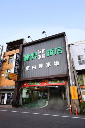 Exterior - Longsheng Business and Leisure Hotel (Tainan)