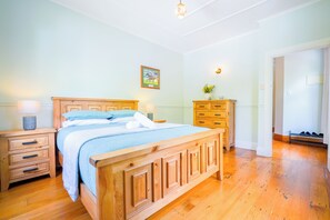 3 quartos, ferros/t ábuas de passar roupa, Wi-Fi de cortesia