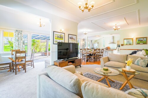 Horse Club Owner's Secret Garden with 3 Bedrooms