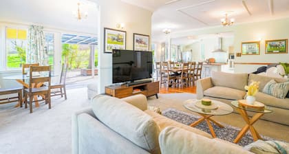 Horse Club Owner's Secret Garden with 3 Bedrooms