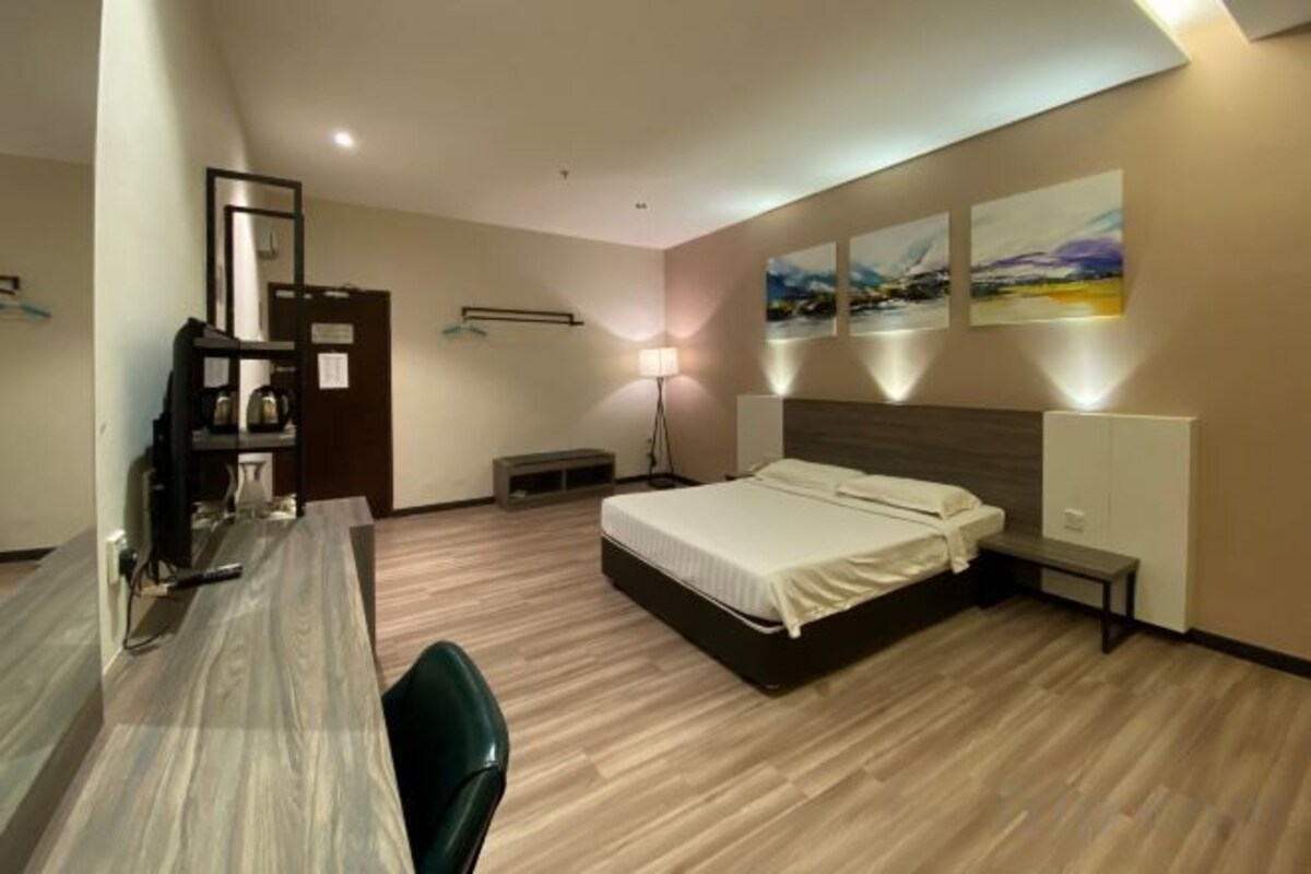 Deluxe Queen Room