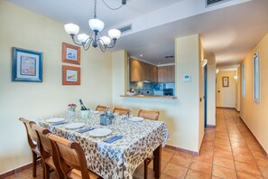 Dining - CLOTA MAR: Apartment with pool on the seafront (L'Escala)