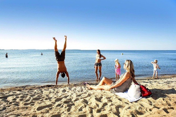 Una spiaggia nelle vicinanze