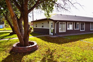 Exterior - Relax and Enjoy Cost-Effective Living for the Entire Apartment. (Grand Forks)