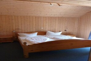 2 Schlafzimmer, Reisekinderbett, kostenloses WLAN