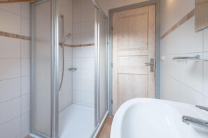 Shower, jetted bath - exklusives skandinavisches Ferienhaus (Rechlin)