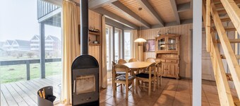 Ferienhaus mit Terrasse und Balkon