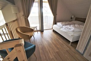 2 slaapkamers, reisbedje